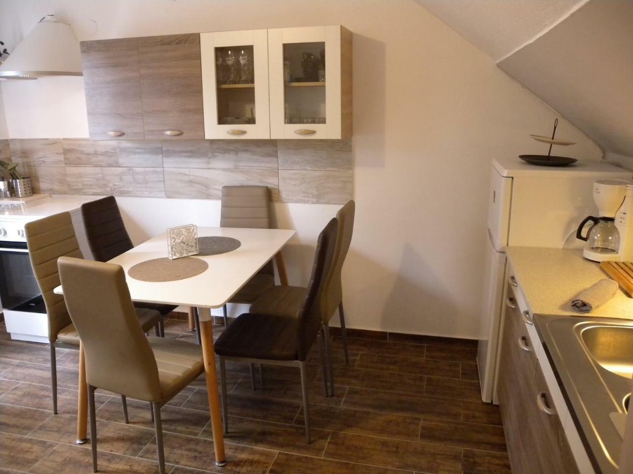 Apartments In Balatongyoeroek 34590 Phòng bức ảnh